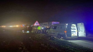 Antalyada otomobil iki öğrenciye çarptı: 1 ölü, 1 yaralı