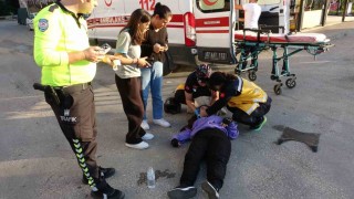 Antalyada otomobille çarpışan motosikletin sürücüsü yola savrularak yaralandı