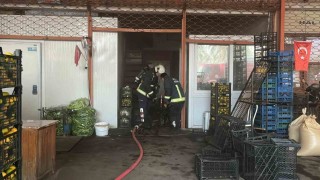 Antalyada sebze ve meyve deposunda yangın