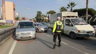 Aracını ana yola park ederek Ceza yazmıyorlar dedi: İki ceza birden yedi
