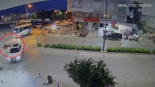 Aracıyla ‘U dönüşü yapan sürücünün kararsızlığı motosiklet sürücüsünü hastanelik etti