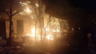 Arı kovanlarının bulunduğu sundurma yapıda yangın