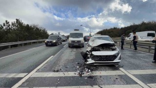 Arnavutköy yolunda zincirleme kaza: 3 araç birbirine kitlendi