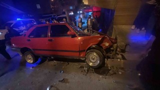 Arnavutköyde ehliyetsiz sürücü polisten kaçarken kaza yaptı