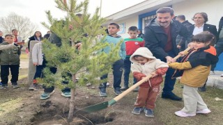 Arpaçayda Milli Ağaçlandırma Gününde fidanlar toprakla buluştu