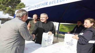 Ata tohumu fideleri Köşkte vatandaşlara dağıtıldı