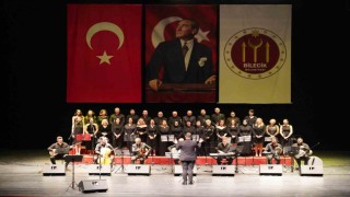 Atatürkün sevdiği şarkıları hep birlikte söylendi