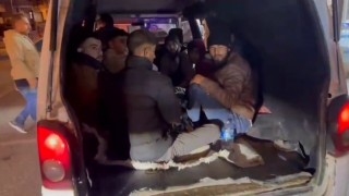 Avrupa hayaliyle çıktıkları yolda minibüs bagajında yakalandılar