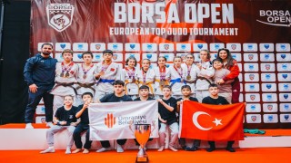 Avrupada zirveye adım: Ümraniye judoda kupayı kaldırdı