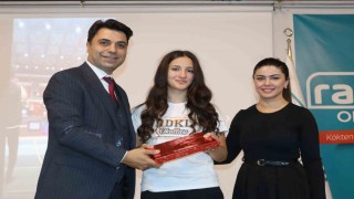 Avrupanın zirvesi, 15 yaşındaki Esmiranın