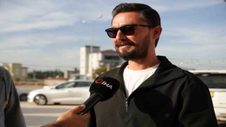 Avukat cübbesi giyip araç tanıtımı yapan galerici: Sadece farklı, dikkat çekici bir tanıtım olsun diye uğraştık