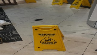 Avusturalyada havalimanında cebindeki bataryası patlayan yolcu yaralandı