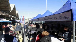 Aydın Büyükşehir Belediyesi binlerce kışlık fideyi Kuşadalılar ile buluşturdu