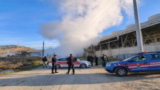 Aydında jeotermal akışkan iletim hattında patladı: 170 derecelik su çevreye yayıldı