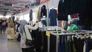 Aydındaki giyim festivali yoğun ilgi görüyor