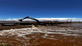 Ayvacıkta taşan çay için çalışmalar devam ediyor