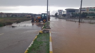 Ayvalıkta metrekareye 105.3 kilogram düşen yağış hayatı felç etti