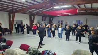 Ayvalıkta öğretmenlerden halk dansları yolculuğu