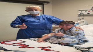 Azerbaycanlı 8 yaşındaki çocuk, kemik iliği nakliyle Türkiyede hayata tutundu