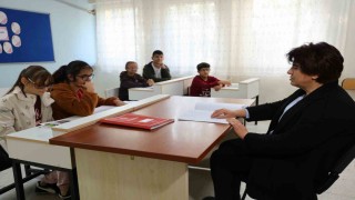 Azmin zaferi; görme engelli Züleyha öğretmen 22 yılda kendi gibi 300 öğrenciye ışık oldu