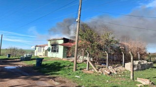 Babaeskide tek katlı evde yangın