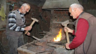 Babalarından kalan ocağı söndürmüyorlar