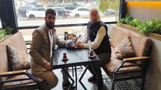 Babasından aldığı öğütle taksisinde unutulan 230 bin lirayı sahibine teslim etti