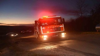 Bahçede plastik kablo yaktı, ekipleri harekete geçirdi