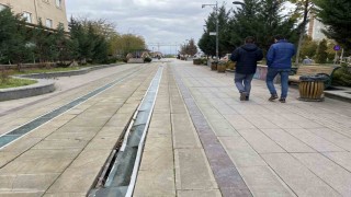 Bakımsız kalan Hatboyu her geçen gün daha da yıpranıyor