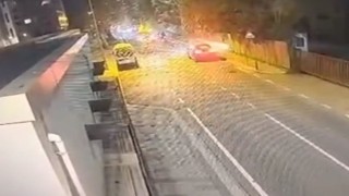 Bakırköyde iş makinesine çarpan motosikletli yaralandı