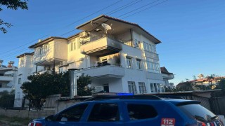 Balkonda söndürülmeden bırakılan mangal yangına sebep oldu