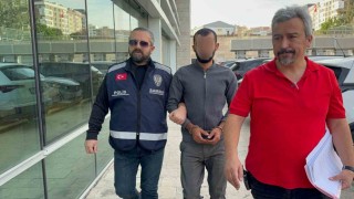 Banka hesabına bloke konulunca gittiği polis merkezinde dolandırıcılıktan gözaltına alınmıştı, tutuklandı