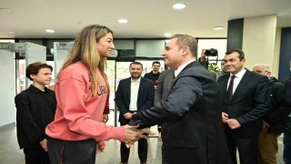 Başkan Akın, milli sporcuları ağırladı