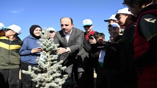 Başkan Altay Geleceğe Nefes Konyaya Hayat programında öğrencilerle fidan dikti