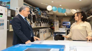 Başkan Kurnaz: Esnafımızın kapısını çalıyor, gönüllere dokunuyoruz