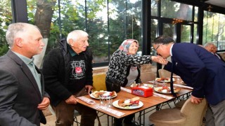 Başkan Öküzcüoğlu emekli öğretmenlerle buluştu