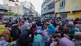 Başkan Yılmazın mahalle ziyareti mitinge dönüştü