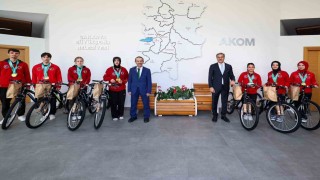 Başkan Yusuf Alemdar Çinde tarih yazan dünya şampiyonlarını ağırladı