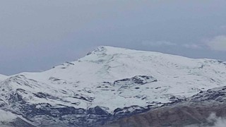 Batmana mevsimin ilk karı yağdı