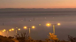 Batmanda yoğun sis ve gün batımı kartpostallık manzara oluşturdu