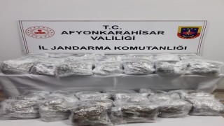 Bavulların içerisinden yaklaşık 17 kilogram uyuşturucu çıktı