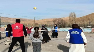 Bayburt Gençlik Merkezi Kırkpınar köyünde öğrencilerle bir araya geldi
