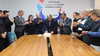 Bayburtta emekliye ayrılan müdüre veda programı