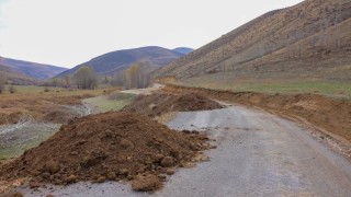 Bayburtun köy yollarında genişletme çalışmalar devam ediyor