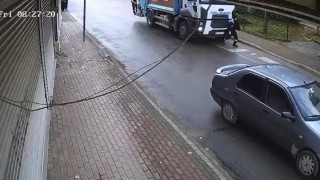 Belediye işçisinin hayatını kaybettiği korkunç kaza kamerada