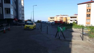 Belediye kamulaştırma bedelini ödemeyince, sahipleri yolu çit çekip kapattı