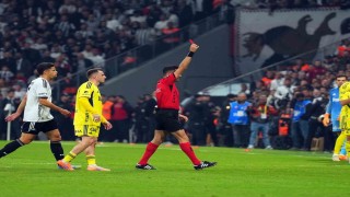 Beşiktaşın kaptanı Orkun Kökçü, Fenerbahçe derbisinde kırmızı kart gördü!