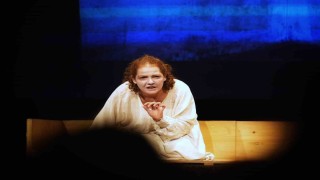 Beşiktaşta Ten Rengi tiyatro oyunu sahnelendi