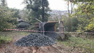 Beykozda mıcır yüklü kamyon devrildi: 1 yaralı