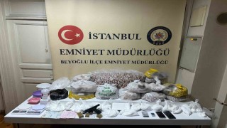 Beyoğlu ve Kağıthanede uyuşturucu operasyonu: Hap satan 2 kadın gözaltında